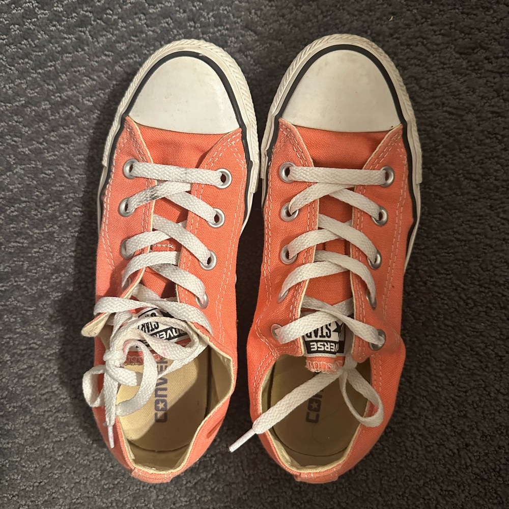 Light pink converse